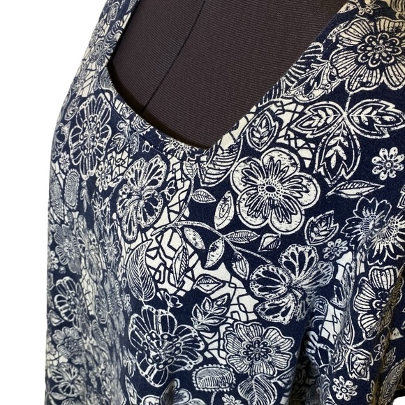 Liz & Me plus sz 4x (30-32)Navy white floral tunic top square neck short sleeve - Picture 7 of 8